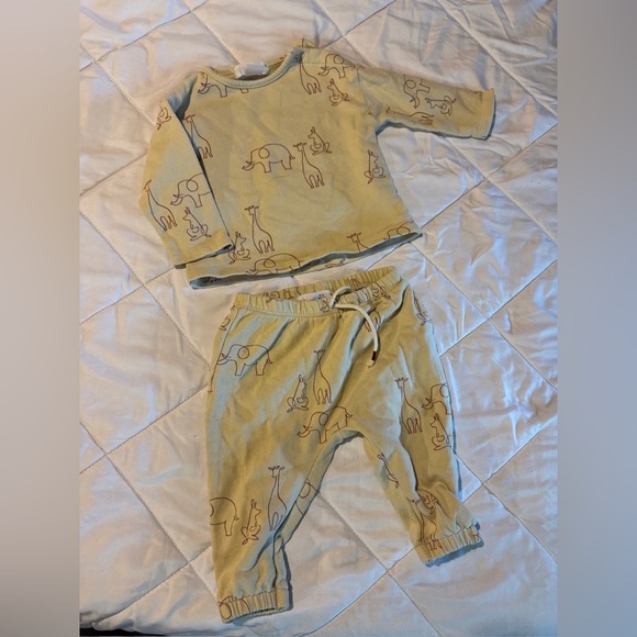 Zara Other - Zara Beige baby outfit with animal print